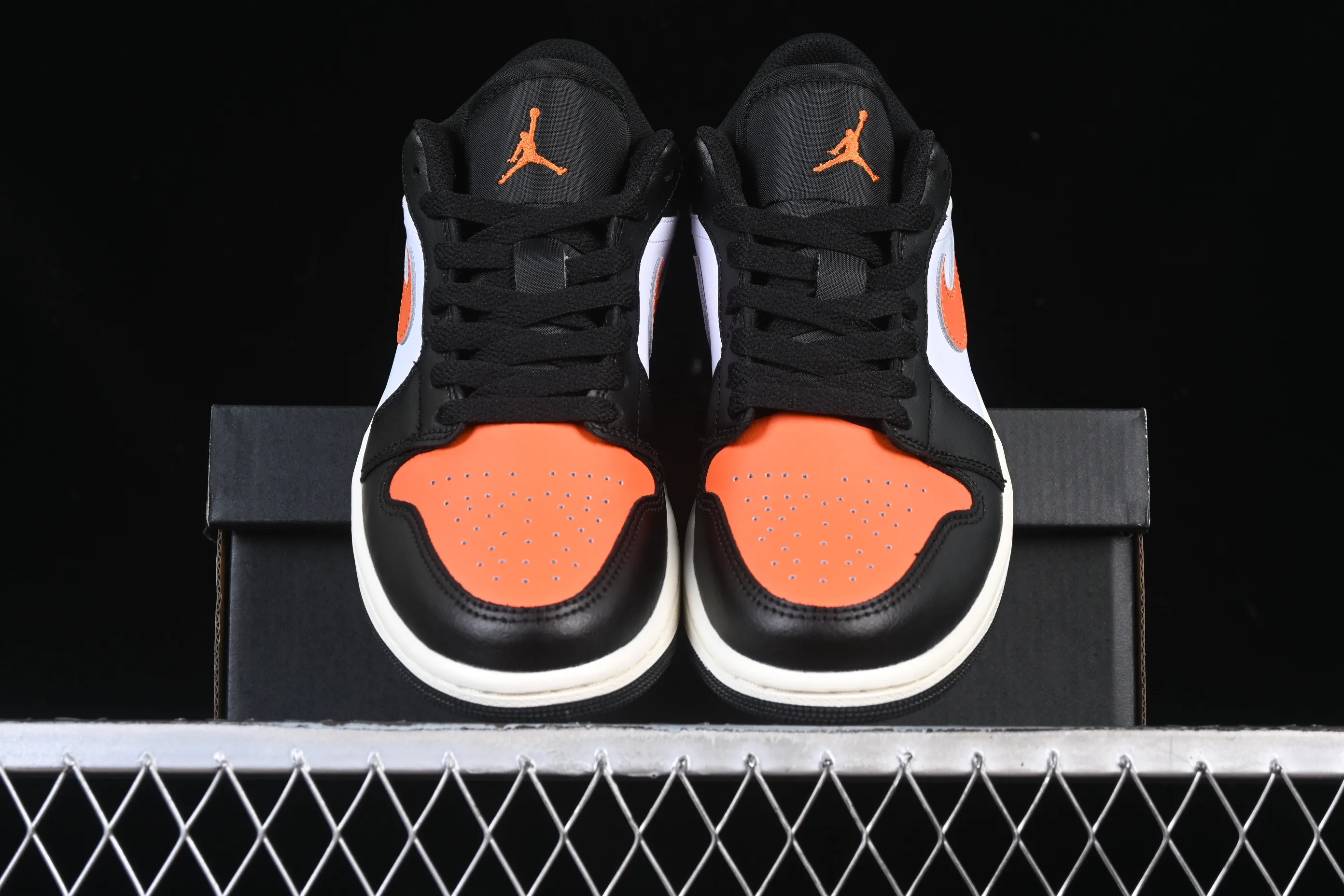 All categories Air Jordan Jordan series basketball shoes Air Jordan 1 Low G version pure original Air Jordan 1 Low AJ1 Joe 1 black and white orange low-top retro cultural basketball shoes 553558-081